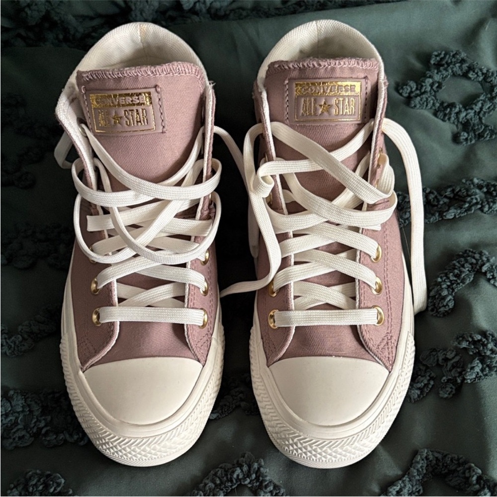Converse Women's Mauve Sneakers